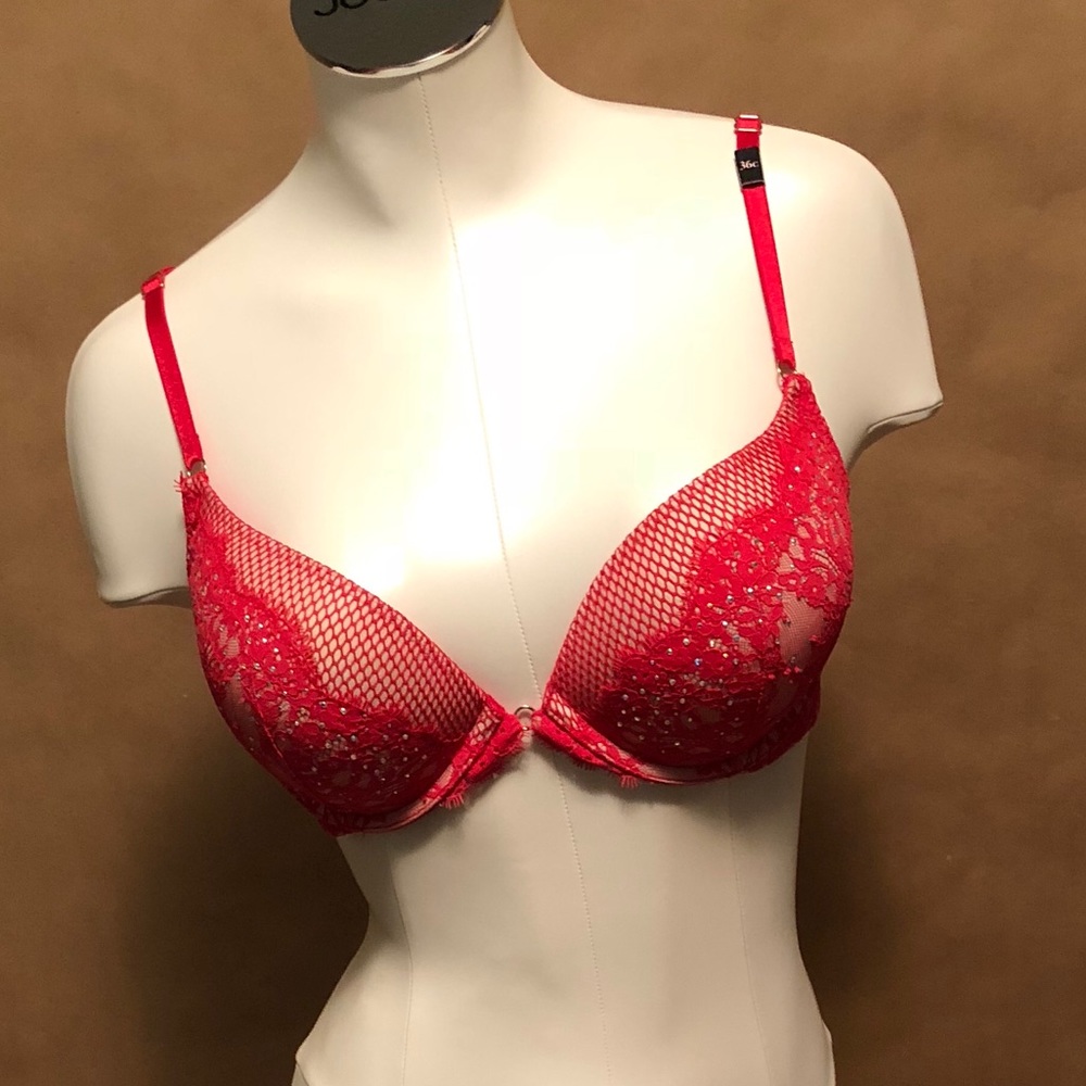 Victoria’s Secret very sexy push up bra